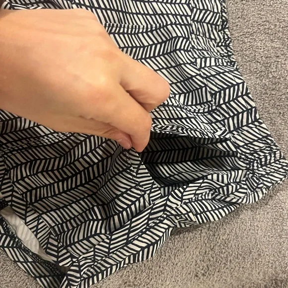 Athleta Navy and White Leaf Print Shorts - Picture 4 of 4